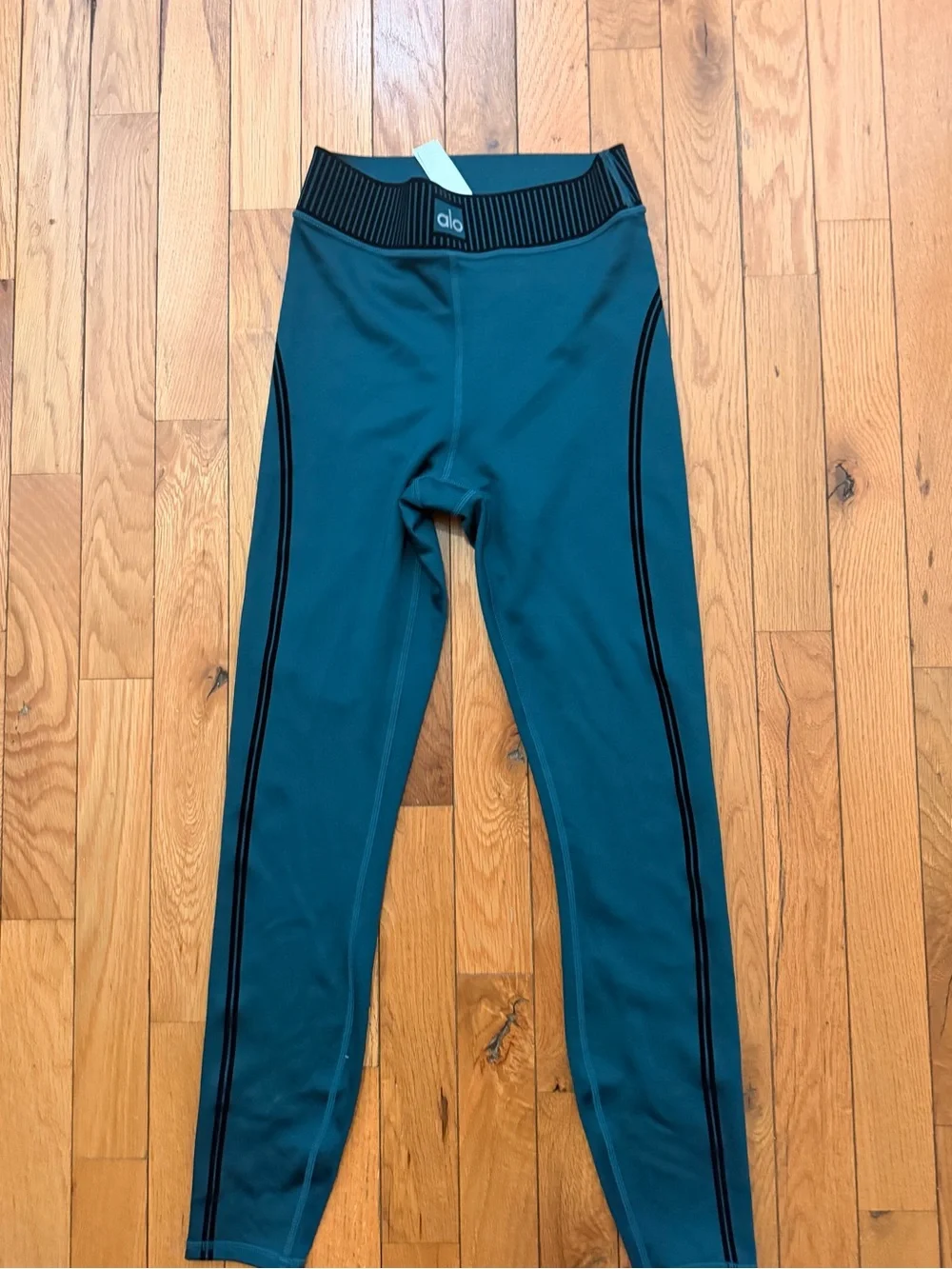 ALO Yoga Teal Leggings with Black Side Stripes